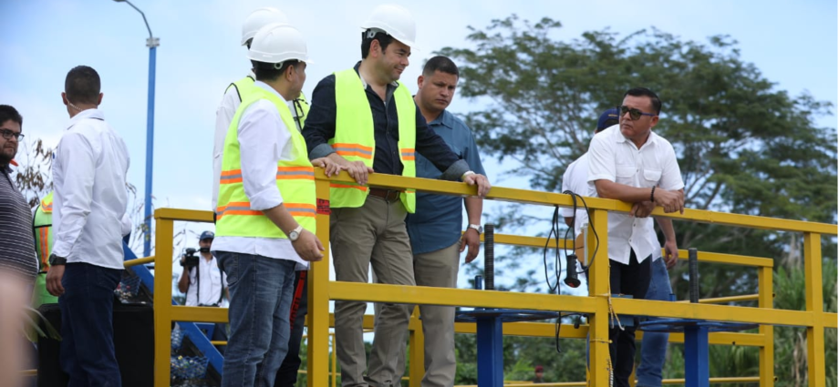 Presidente  Morales inaugura primera biobarda industrial en Guatemala