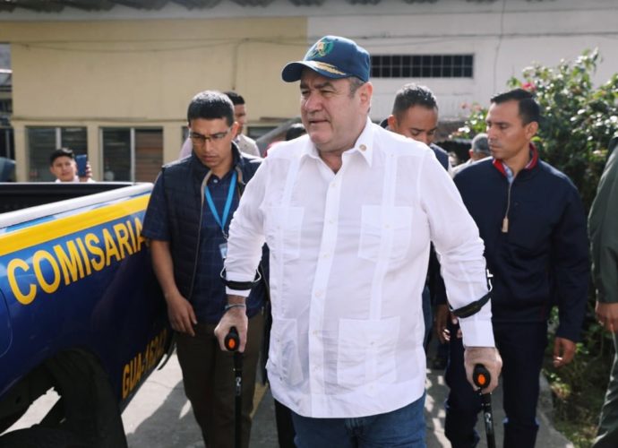 Presidente Alejandro Giammattei visita instalaciones de la PNC en Mixco