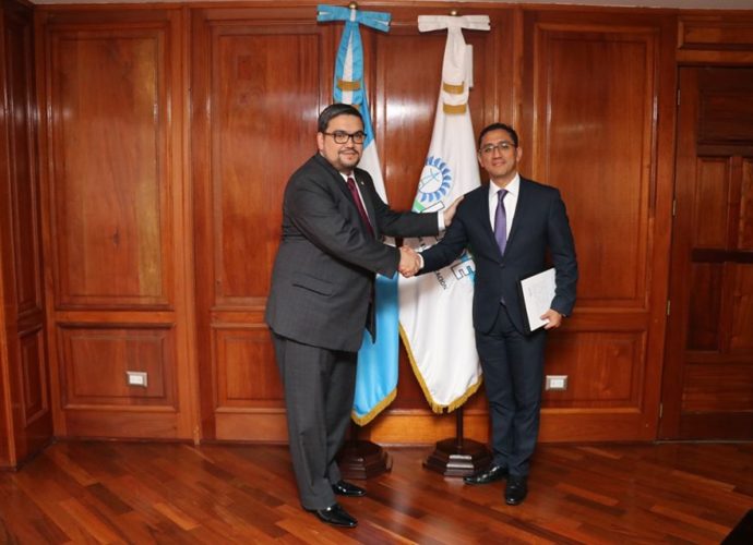 Ministro de Eneriga y Minas asume como titular del INDE y CNP