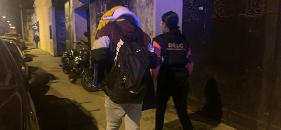 Presunto prestamista colombiano es remitido a migración