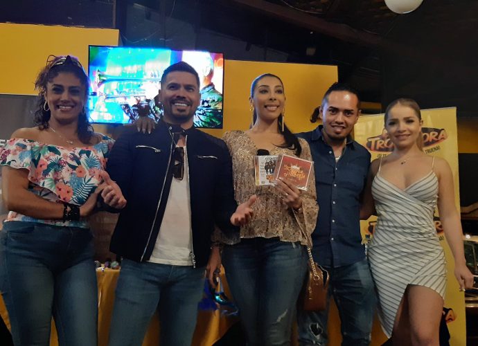 Carnaval mazateco se engalana con La Sonora Dinamita de Lucho Argaín y Elsa López