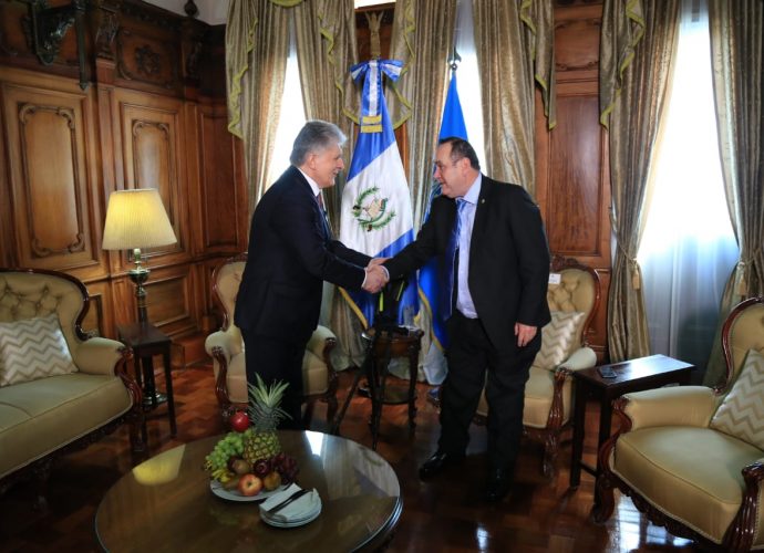 Presidente Giammattei conversa con Subsecretario Jen?a para potenciar el desarrollo de Guatemala