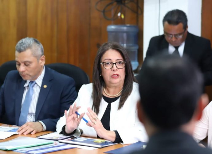 Mineduc contempla ampliar cobertura escolar en un 12% a nivel básico y 7% en el  diversificado