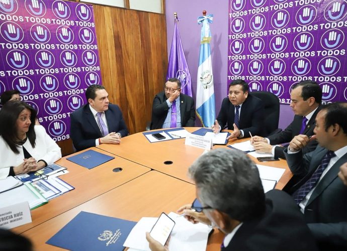 MINEDUC presenta plan de trabajo y presupuesto ante el Congreso de la República