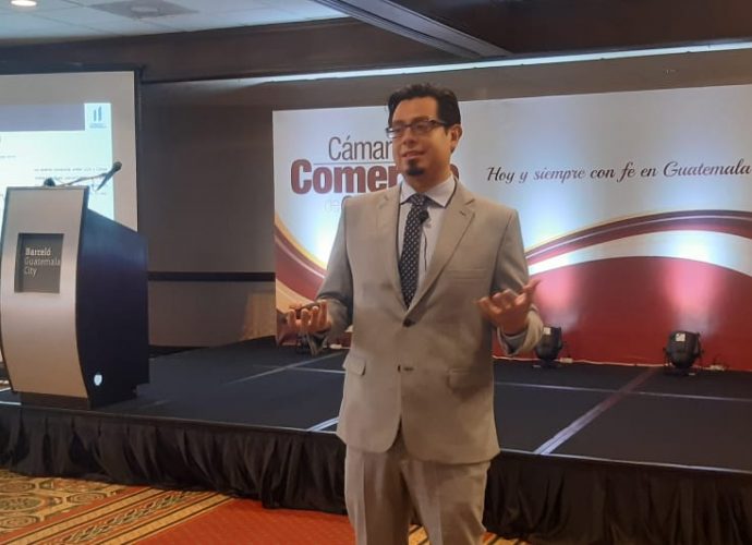 Mineco presenta a la Cámara de Comercio las perspectivas económicas 2020