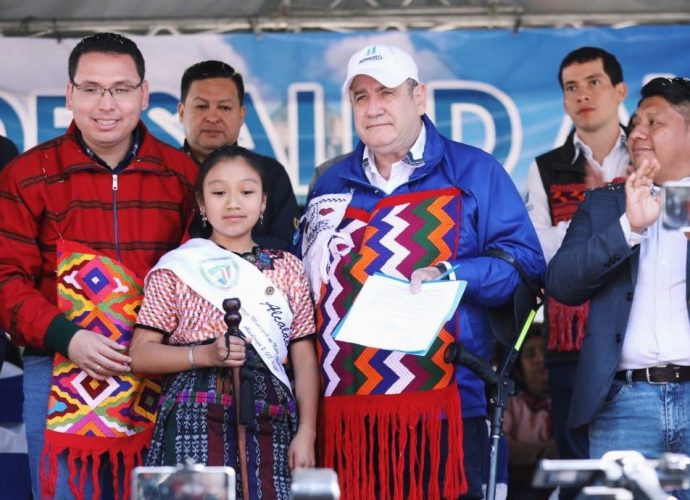 Presidente Giammattei llama a la unidad de poderes por el bienestar de los guatemaltecos
