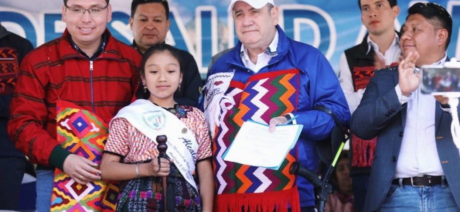 Presidente Giammattei llama a la unidad de poderes por el bienestar de los guatemaltecos