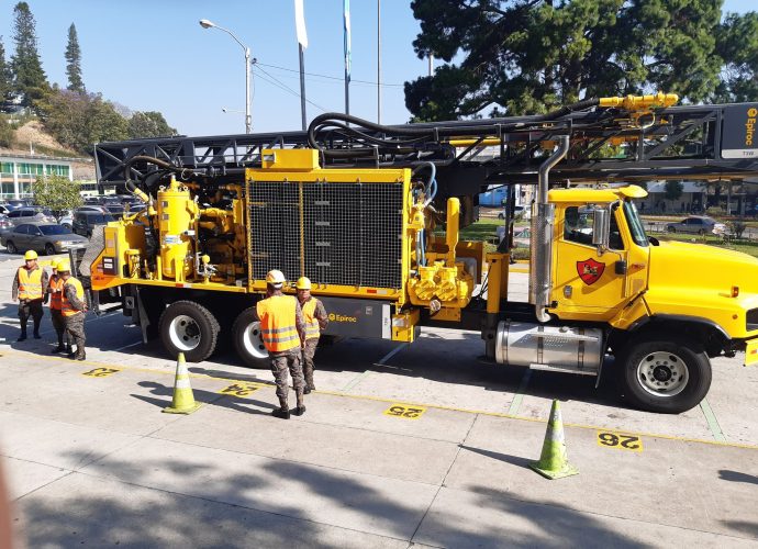 Mindef y Alcaldía capitalina presentan proyecto para abastecer agua a los vecinos