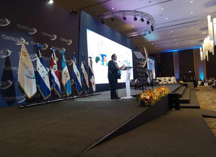 Guatemala avanza en la eliminación de las aduanas con El Salvador y Honduras