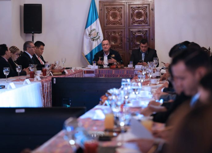 Presidente Alejandro Giammattei se reúne con autoridades de distintas entidades