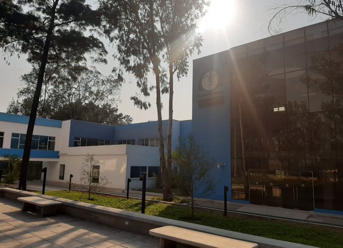 Cementos Progreso asfaltará ingreso de hospital de Villa Nueva