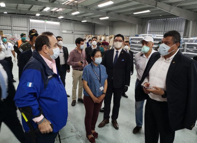 Medical Team International dona Q7 millones en suministros médicos para los 3 hospitales temporales