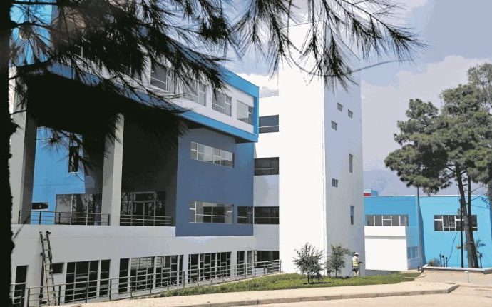 CIV evalúa pavimentar carretera que conduce al Hospital de Villa Nueva