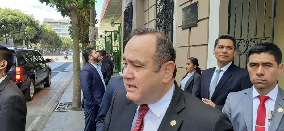 Presidente Alejandro Giammattei firma decreto de Estado de Calamidad por coronavirus