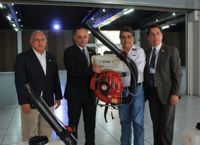 MAGA entrega bombas de fumigación para Hospital temporal del Parque de la Industria