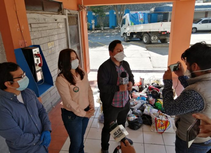Estudiantes de FIUSAC donan víveres a personas de escasos recursos afectadas por el COVID-19