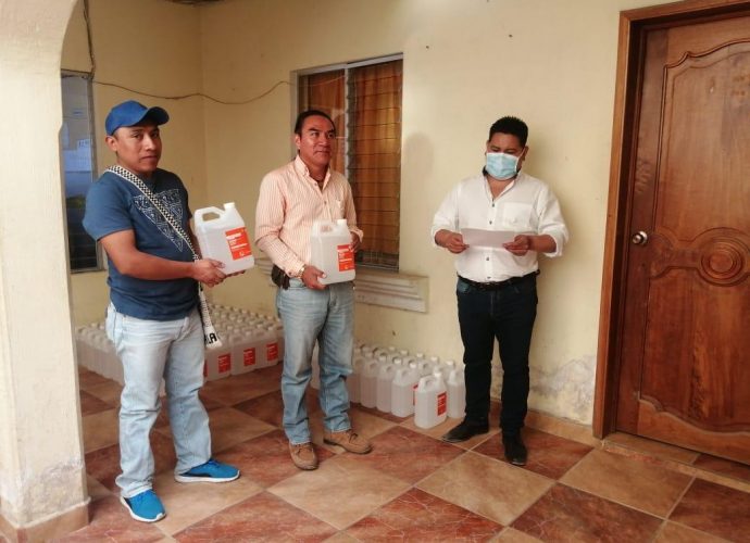Sector agrícola realiza donativo de alcohol a municipalidades del país