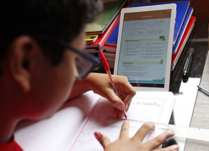 Lanzan herramientas escolares digitales para docentes, estudiantes y padres de familia