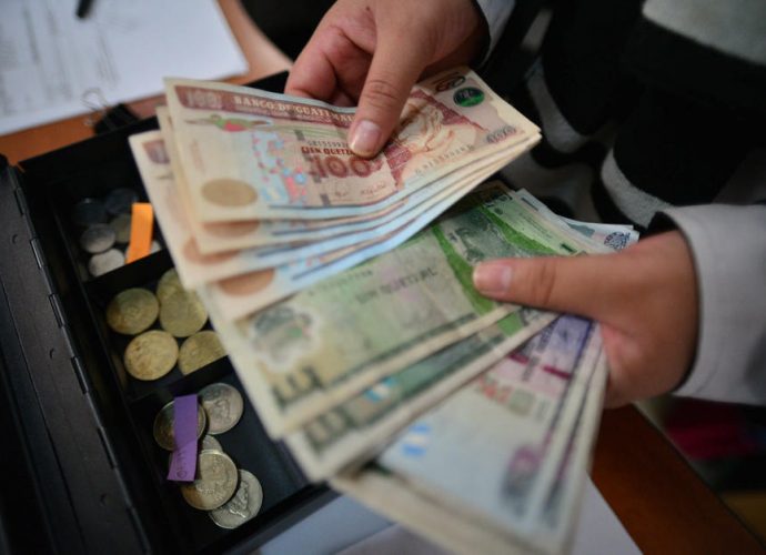 Gobierno transfiere los primeros Q1,000 del Bono Familiar a trabajadores de la economía informal