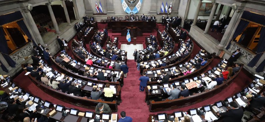 Ejecutivo entrega propuesta al Congreso, que apoye a los guatemaltecos durante la emergencia