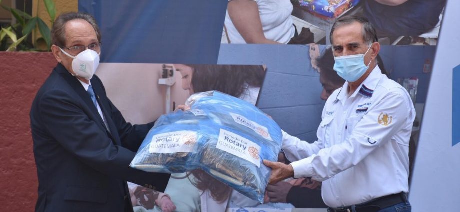Clubes Rotarios de Guatemala donan equipos de protección biológica