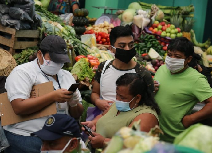 Vecinos de Chimaltenango agradecen donación de mascarillas