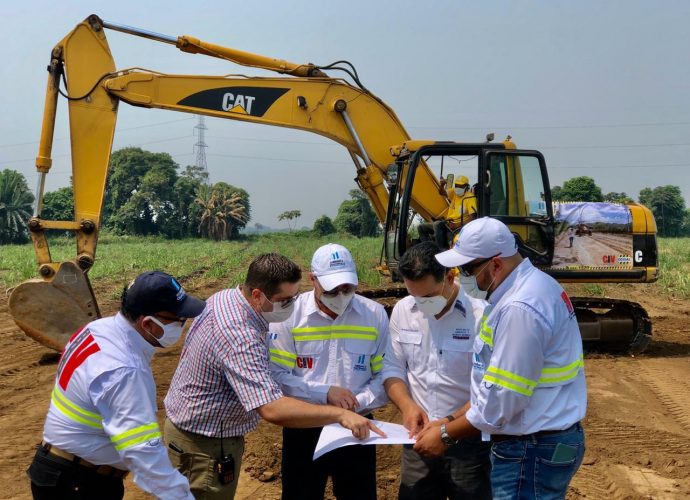 Ministros visitan terreno donde se construirá Hospital para atender a pacientes con Coronavirus en Escuintla