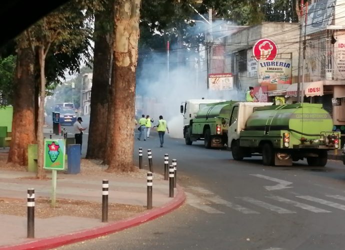 Realizan jornada de limpieza en calles de la zona 21 capitalina