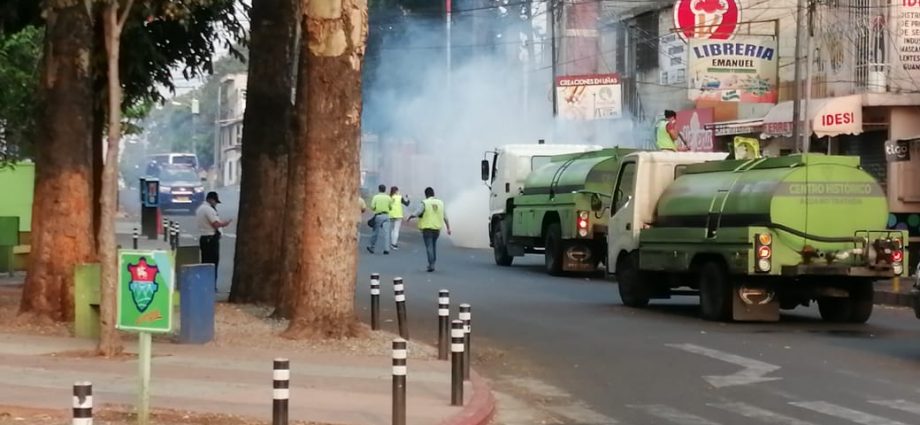 Realizan jornada de limpieza en calles de la zona 21 capitalina