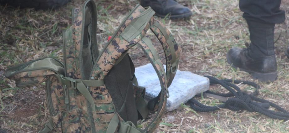 Capturan a soldado que ocultó en su mochila droga incautada en Petén