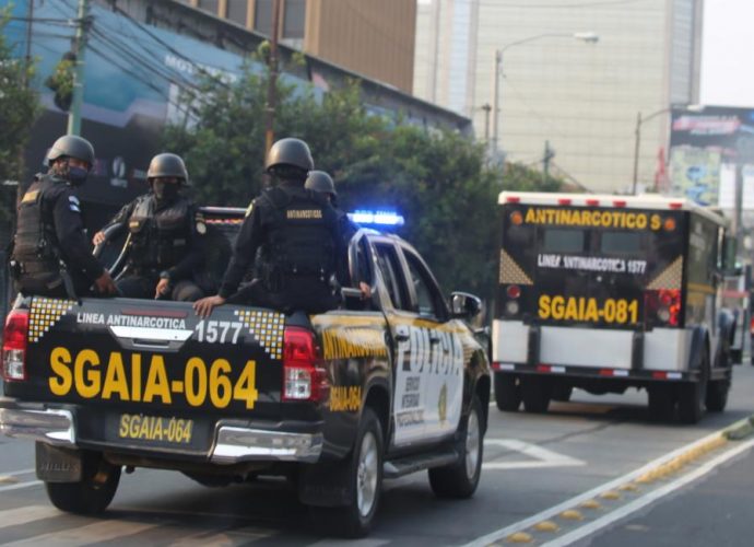 Incautan más de Mil 600 kilos de Cocaína en Petén y a 10 personas que los trasladaban