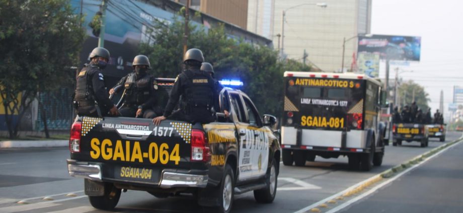 Incautan más de Mil 600 kilos de Cocaína en Petén y a 10 personas que los trasladaban