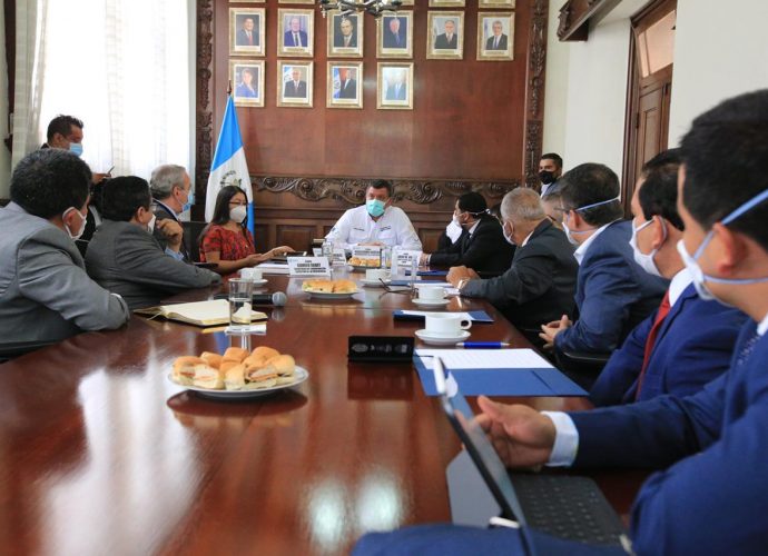 Vicepresidente Castillo se reúne con funcionarios del CONADUR y la ANAM para discutir el rol de las municipalidades durante la crisis del COVID-19.