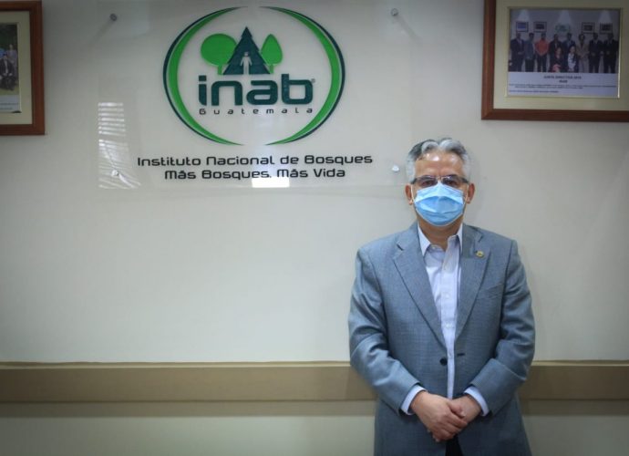 Ministro de Agricultura asume la Presidencia del INAB