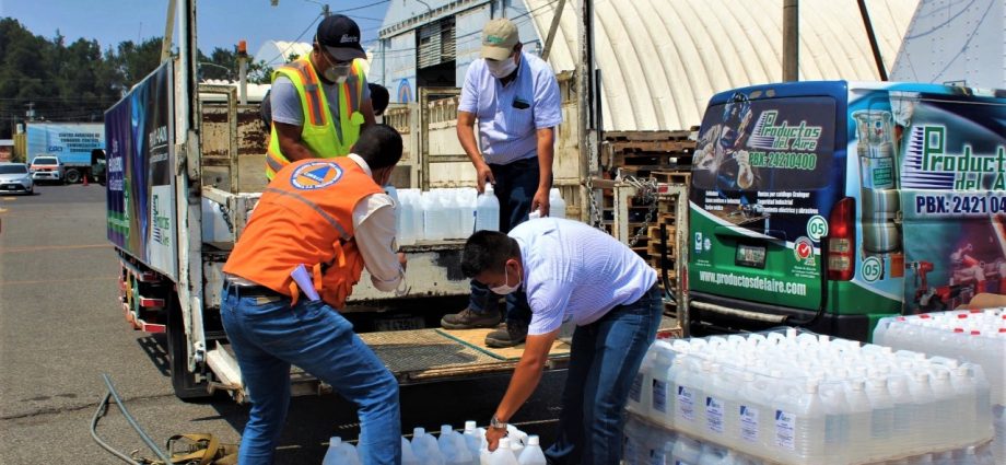 CONRED recibe donación masiva de mascarillas y alcohol en gel