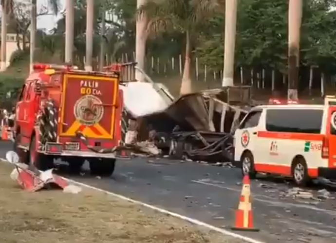 Autopista Palín-Escuintla queda parcialmente cerrada por accidente vial
