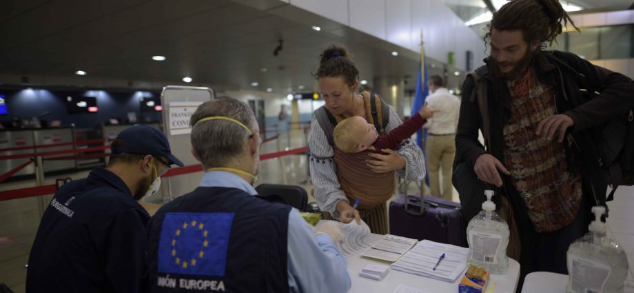 Más de 1400 repatriados al continente Europeo