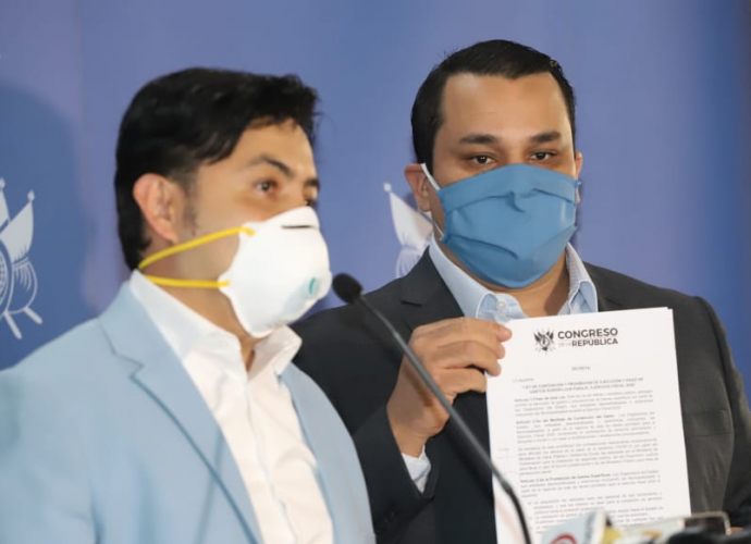 Presentan iniciativa de ley para evitar gastos innecesarios en la Administración Pública