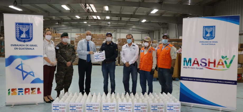 MSPAS recibe donación de galones de alcohol en gel por parte de la Embajada de Israel