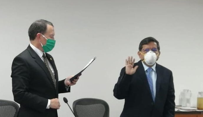 MINFIN juramenta al nuevo  Superintendente de Administración Tributaria