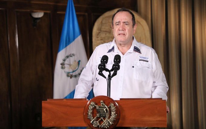 Presidente Alejandro Giammattei reitera su compromiso de velar por la salud