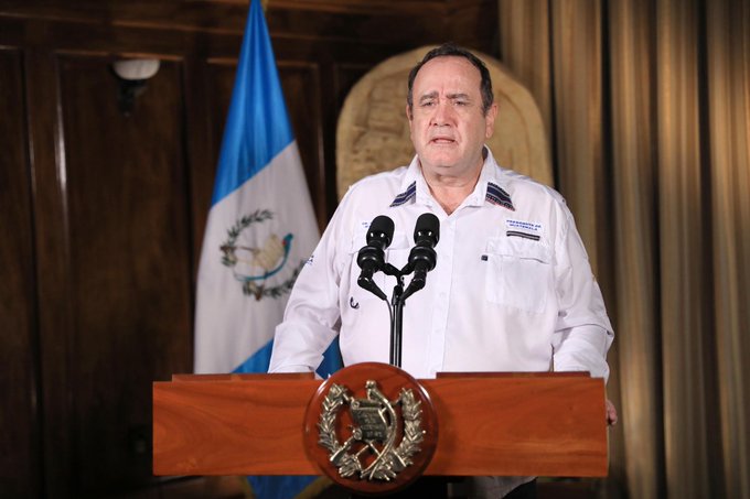 Presidente Alejandro Giammattei reitera su compromiso de velar por la salud