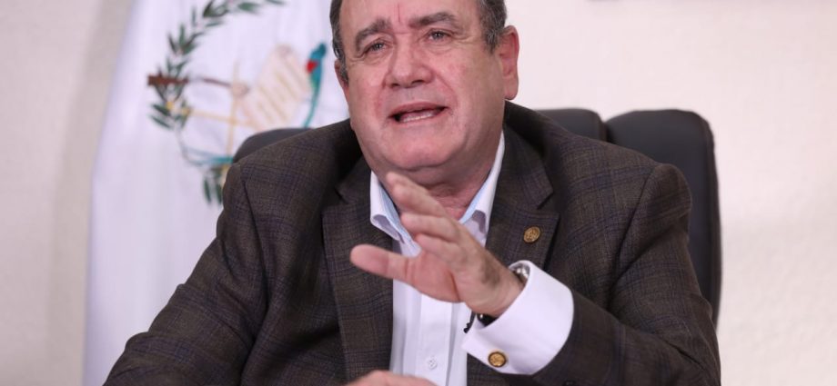 Presidente Alejandro Giammattei participó en una conferencia internacional vía web