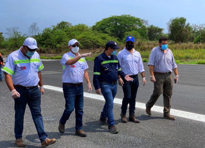 Realizan verificación y muestreo de suelos para ampliación de pista de aterrizaje del Aeropuerto San José, Escuintla
