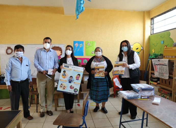 MINEDUC supervisa segunda entrega de bolsas de alimentos en San Pedro Ayampuc MINEDUC supervisa segunda entrega de bolsas de alimentos en San Pedro Ayampuc