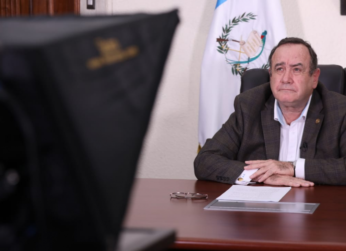 Presidente Giammattei participa en foro de reactivación económica de AMCHAM