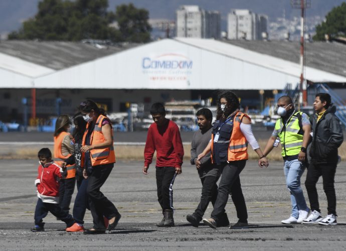 Esta semana ingresarán tres vuelos con migrantes guatemaltecos desde E.E.U.U.
