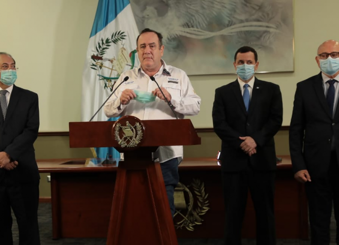 Presidente Giammattei anuncia a los guatemaltecos el diferido de pagos bancarios