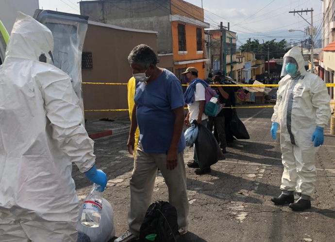 Tras procedimiento de COVID-19 en zona 8 Capitalina, personas en situación de calle son trasladas por dar positivo al Coronavirus