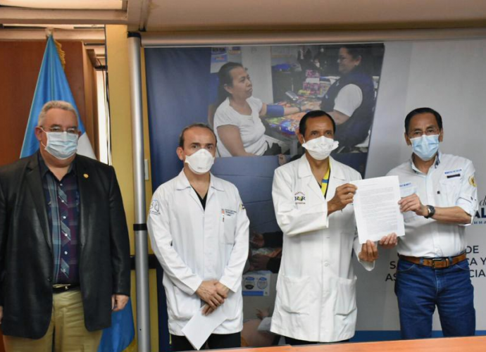 Autoridades de Salud conocen estrategia para afrontar la pandemia en Hospitales Nacionales